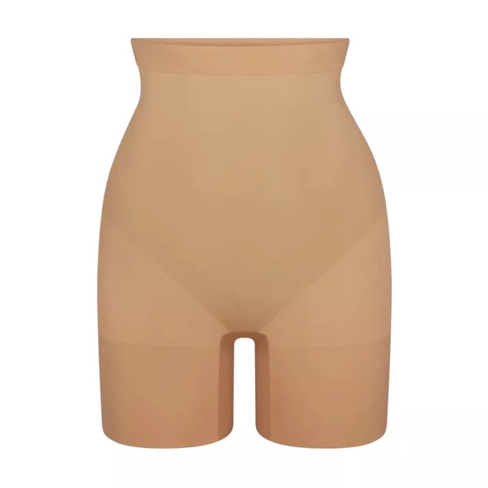 NWT SKIMS HIGH WAISTED EVERYDAY SCULPT SHORT OCHRE MEDIUM